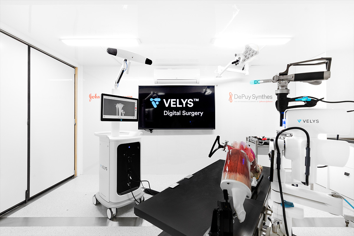Johnson & Johnson: Mobile Laboratory, image 1